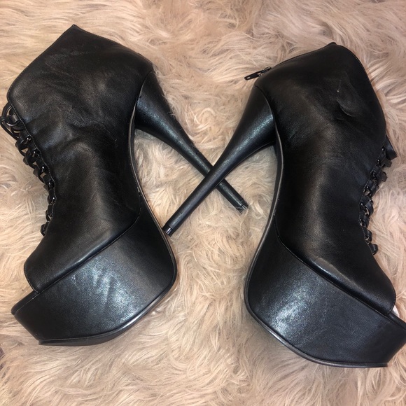 Heels - Picture 2 of 4